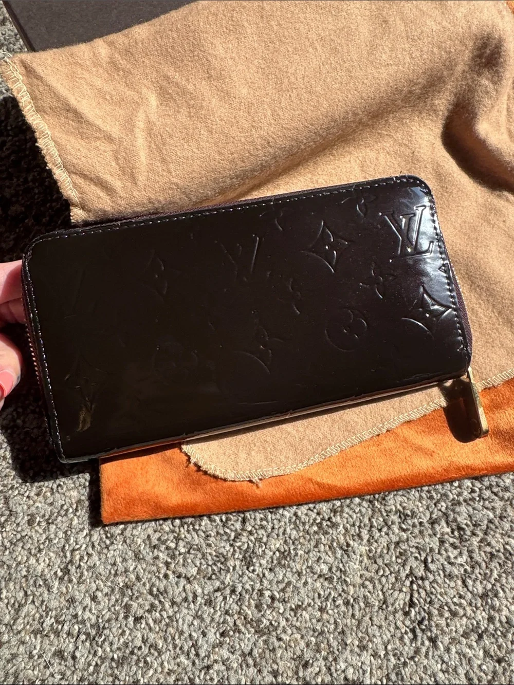 Louis Vuitton Vernis Patent Zip Wallet in Dark Brown